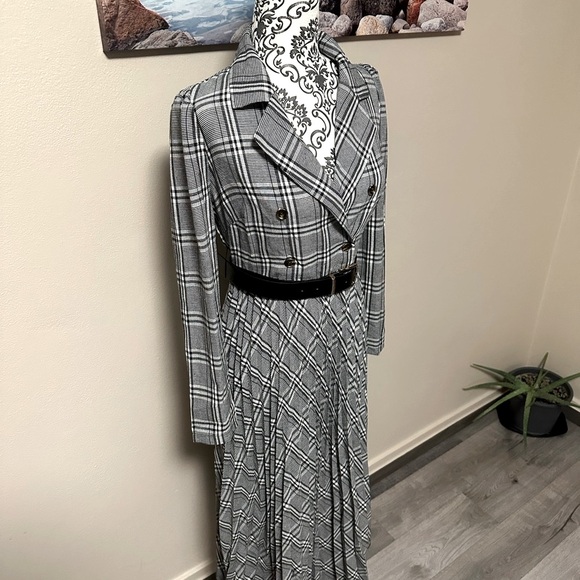 Women's Elegant Pleated Dress XS - Picture 12 of 16